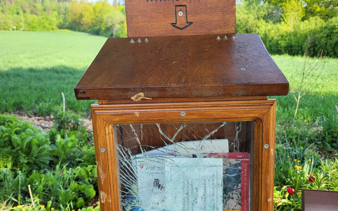 Informationskasten am Pilgerkreuz beim Schreckenberg